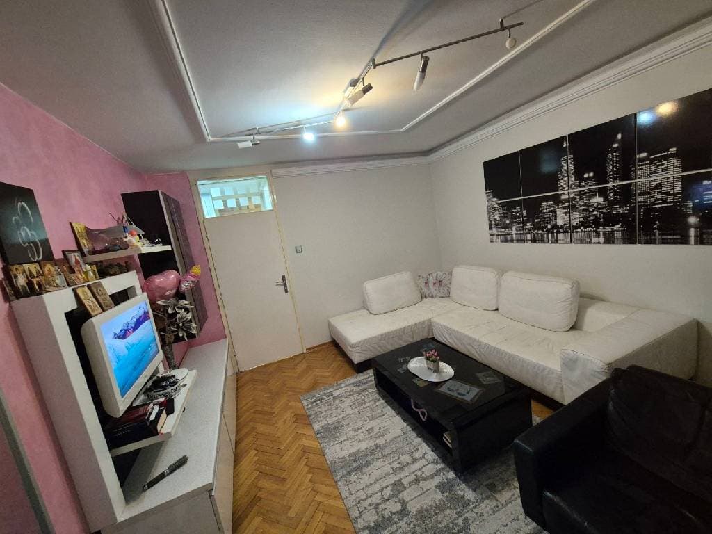 Trosoban stan u Dositejevoj